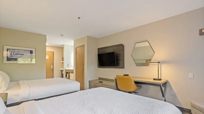 Holiday Inn Express & Suites Torrington, an IHG Hotel, room with private jacuzzi, photo 4