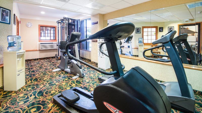 Holiday Inn Riverton-Convention Center, an IHG Hotel, room with private jacuzzi, photo 5