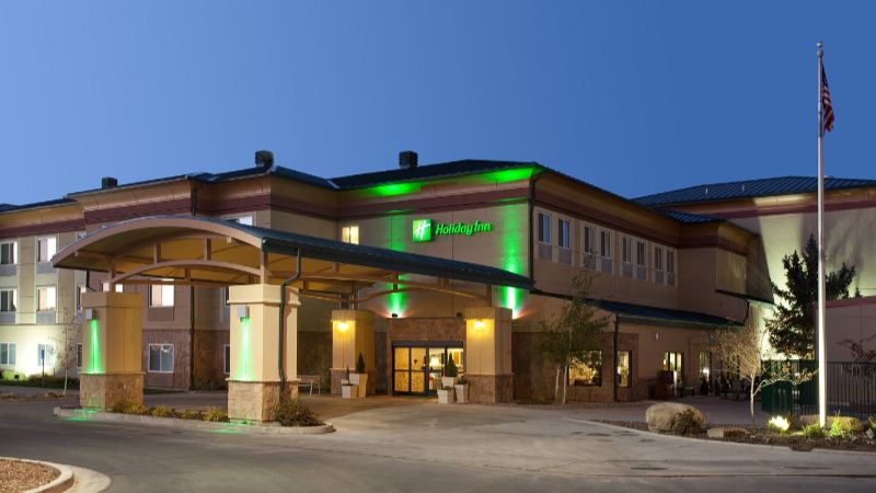 Holiday Inn Rock Springs, an IHG Hotel, room with private jacuzzi, photo 6