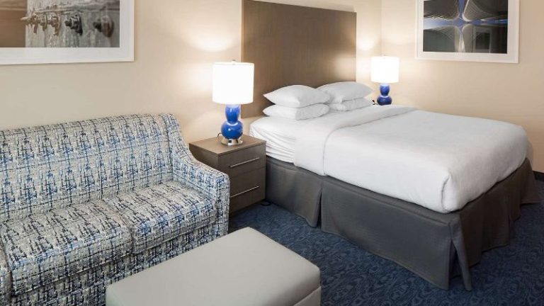 Hotel Renovo Des Moines Urbandale, Tapestry Collection By Hilton