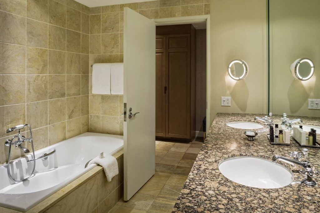Hotel Teatro, room with private jacuzzi, photo 2