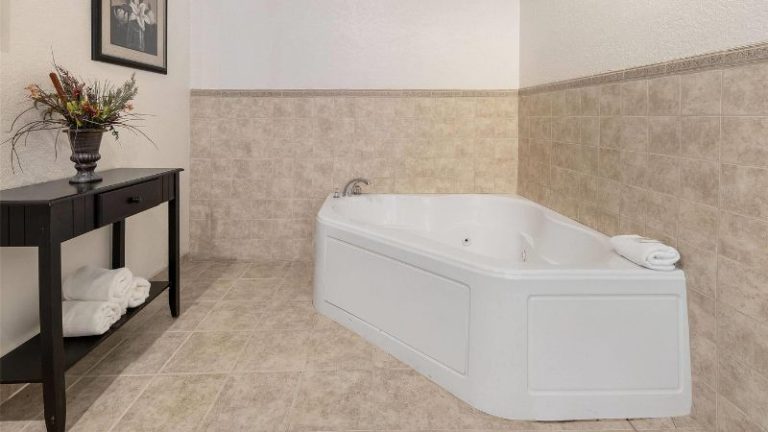 Howard Johnson by Wyndham Oacoma Hotel & Suites