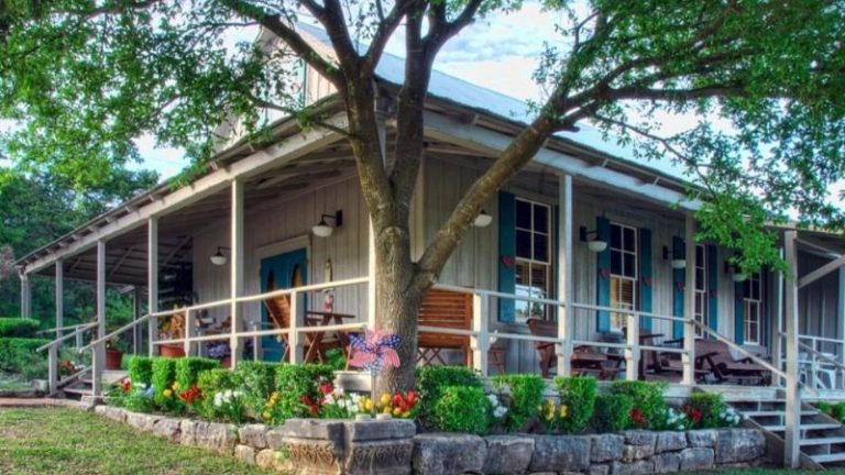 Kuebler Waldrip Haus and Danville School Bed and Breakfast