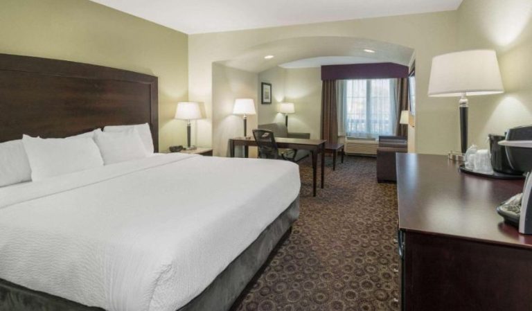 La Quinta Inn & Suites by Wyndham Las Vegas Airport South