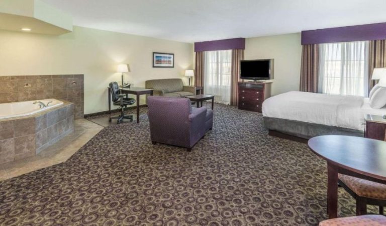 La Quinta Inn & Suites by Wyndham Las Vegas Airport South