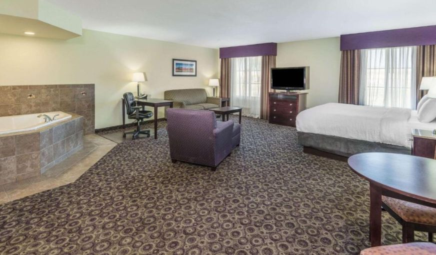 La Quinta Inn & Suites by Wyndham Las Vegas Airport South