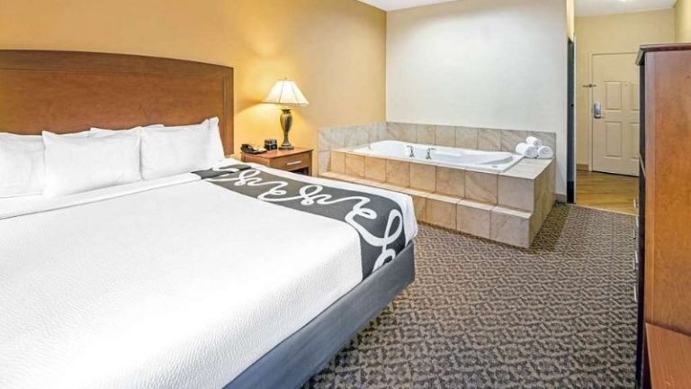 La Quinta Inn & Suites by Wyndham Lawton / Fort Sill