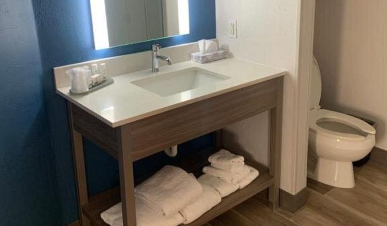 La Quinta Inn & Suites by Wyndham Okc North – Quail Springs