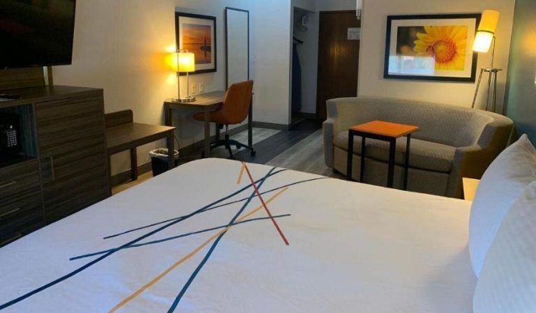 La Quinta Inn & Suites by Wyndham Okc North – Quail Springs
