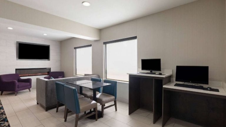 La Quinta Inn & Suites by Wyndham Snellville-Stone Mountain
