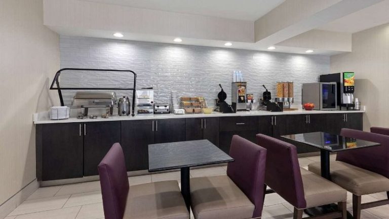 La Quinta Inn & Suites by Wyndham Snellville-Stone Mountain