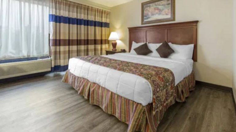 Lamplighter Inn & Suites South