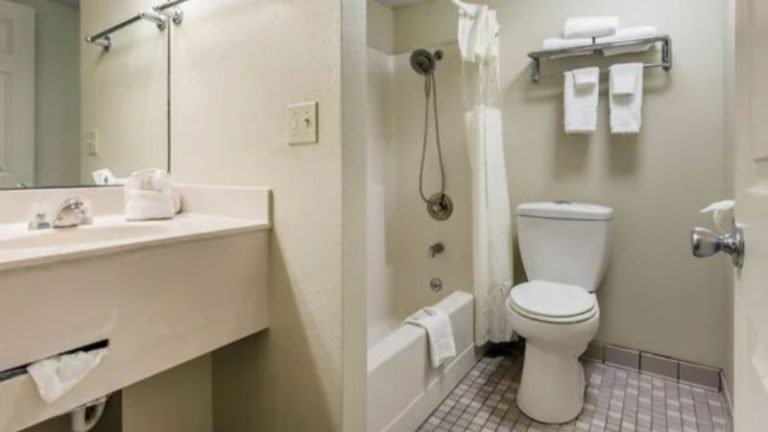 Lamplighter Inn & Suites South