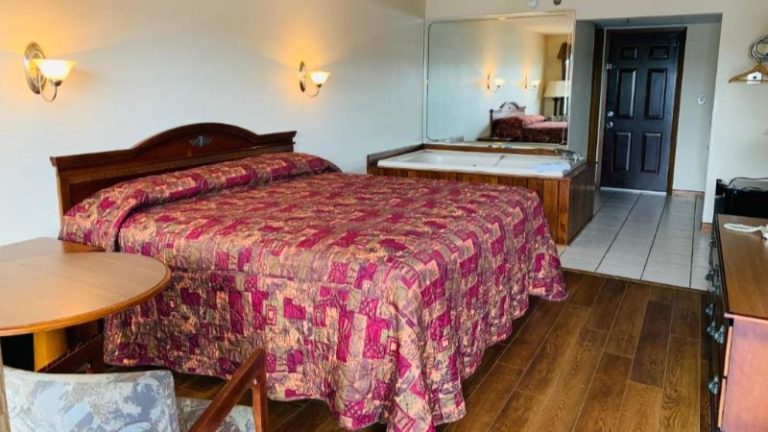 Landmark Inn