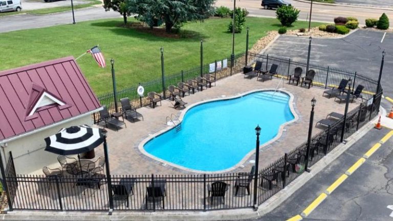 Landmark Inn