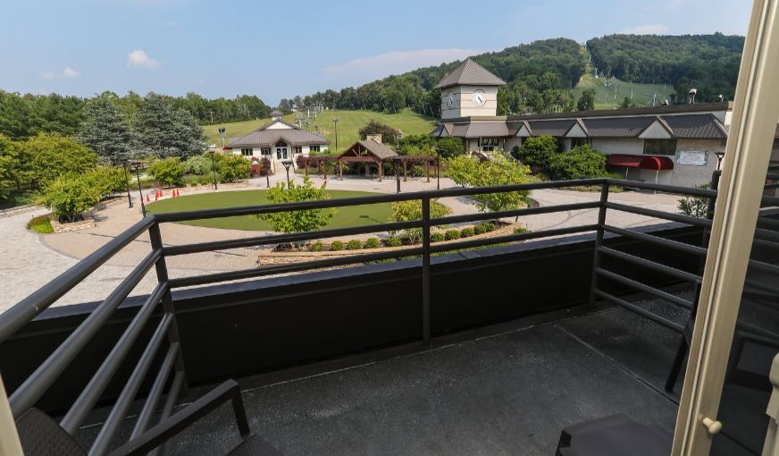 Liberty Mountain Resort, room with private jacuzzi, photo 5