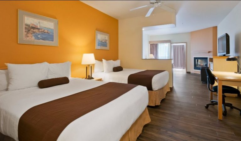 Lighthouse Suites Inn