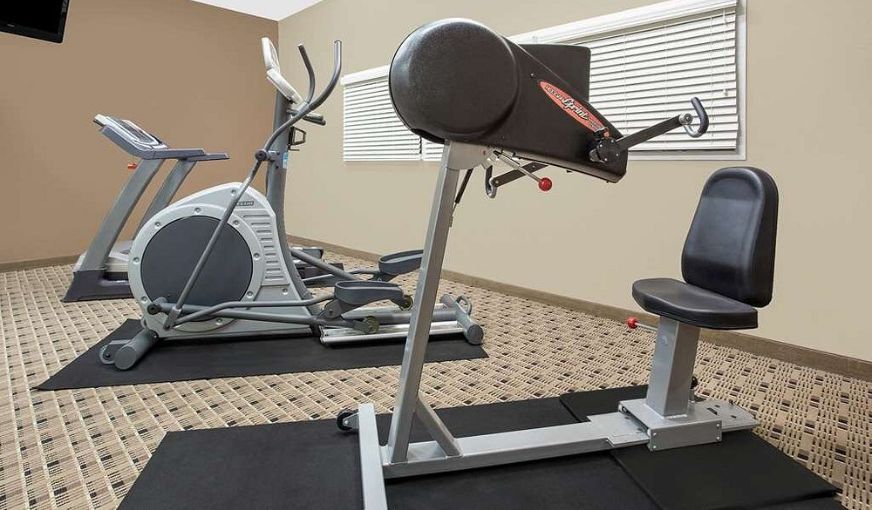 Microtel Inn & Suites by Wyndham Mansfield, room with private jacuzzi, photo 8
