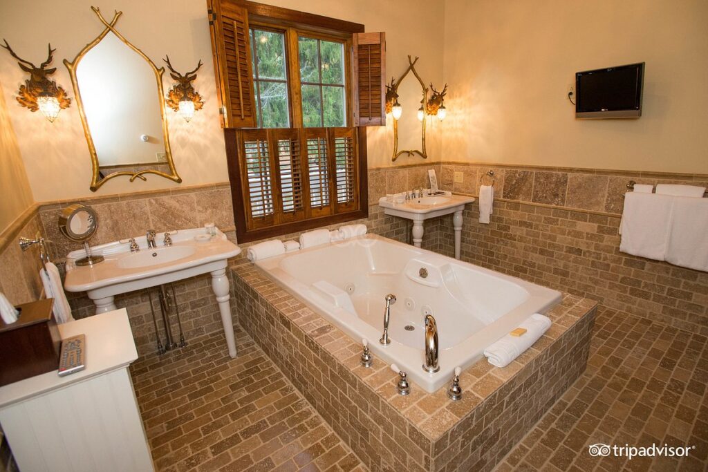 Mirror Lake Inn Resort & Spa
