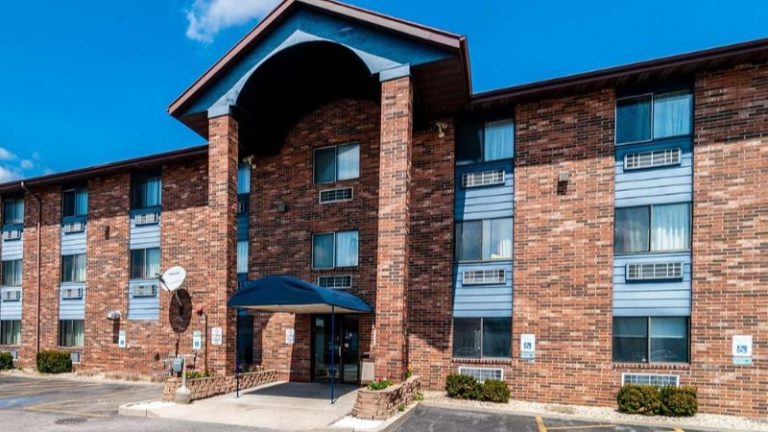 Motel 6 Naperville