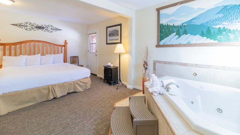 Murphys River Lodge 2 - jacuzzi hotel room