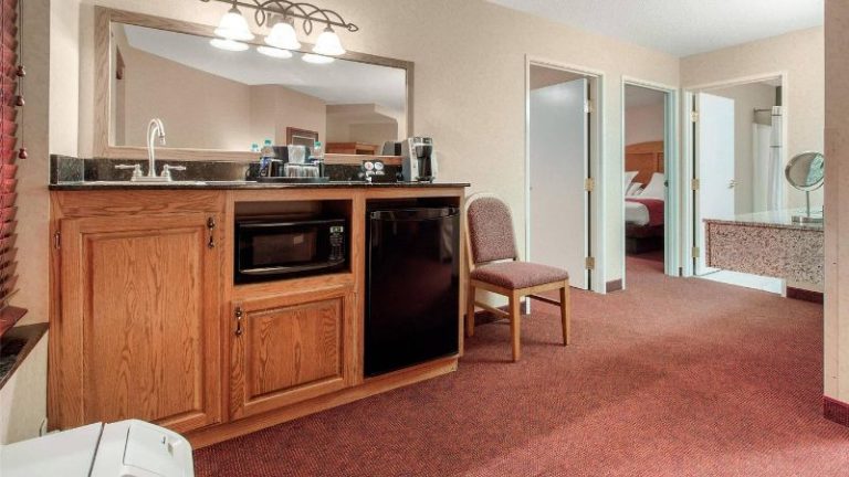 Norfolk Lodge & Suites Ascend Collection