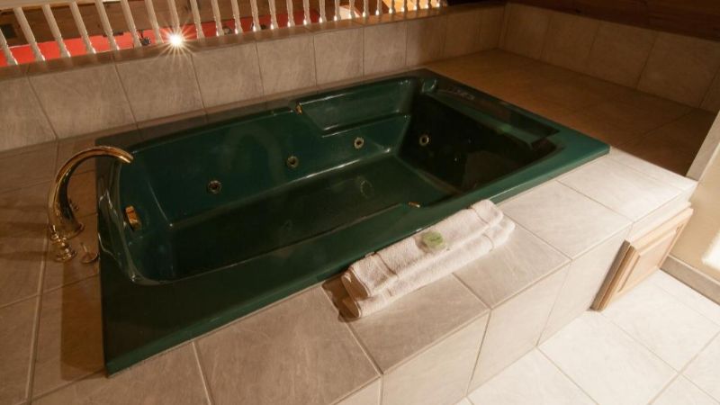 North Lake Lodges & Villas, room with private jacuzzi, photo 1