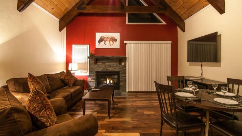 North Lake Lodges & Villas, room with private jacuzzi, photo 3