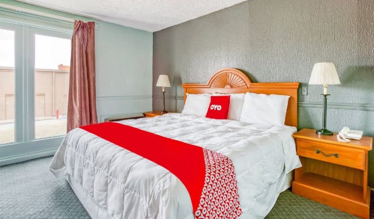 OYO Townhouse Tulsa Woodland Hills