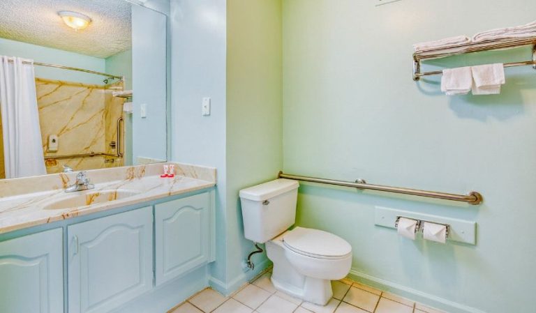 OYO Townhouse Tulsa Woodland Hills