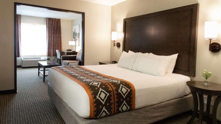 Oxford Suites Pendleton