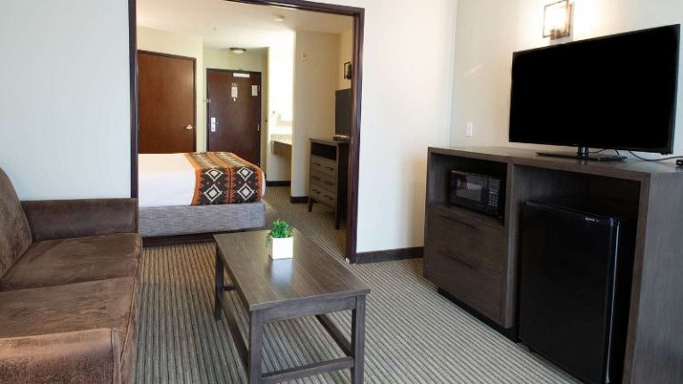 Oxford Suites Pendleton