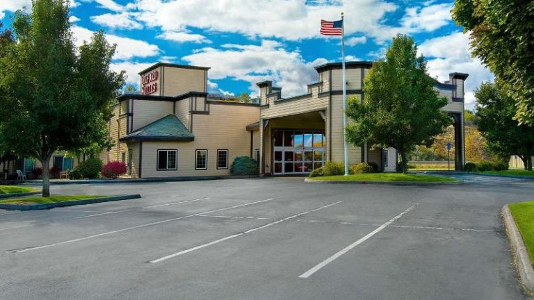Oxford Suites Pendleton