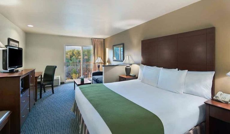 Oxford Suites Yakima