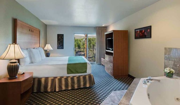 Oxford Suites Yakima