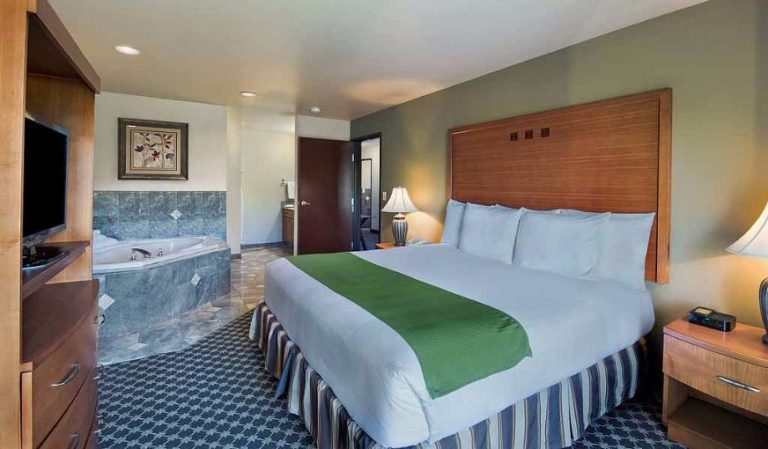 Oxford Suites Yakima