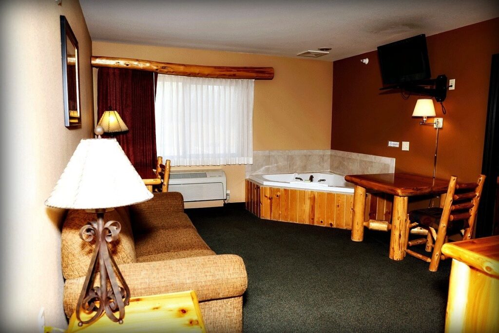 Pine Peaks Lodge and Suites
