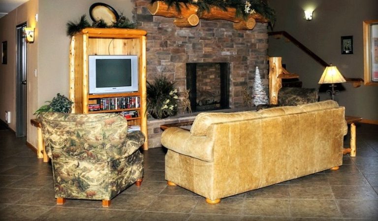 Pine Peaks Lodge and Suites