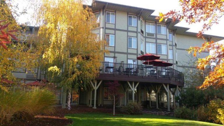 Plaza Inn And Suites At Ashland Creek
