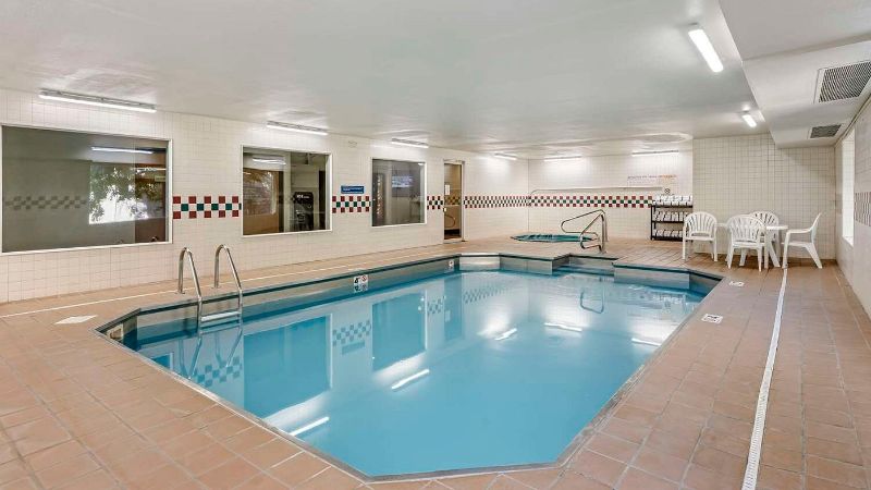 Quality Inn Red Lodge Gateway To Yellowstone, room with private jacuzzi, photo 8