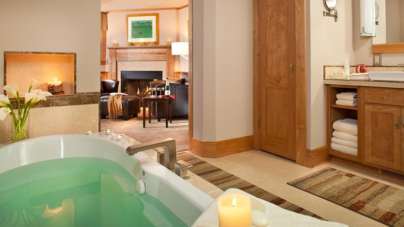 Rabbit Hill Inn 1 - jacuzzi hotel room