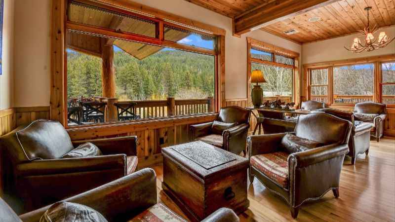Rainbow Ranch Lodge, room with private jacuzzi, photo 4