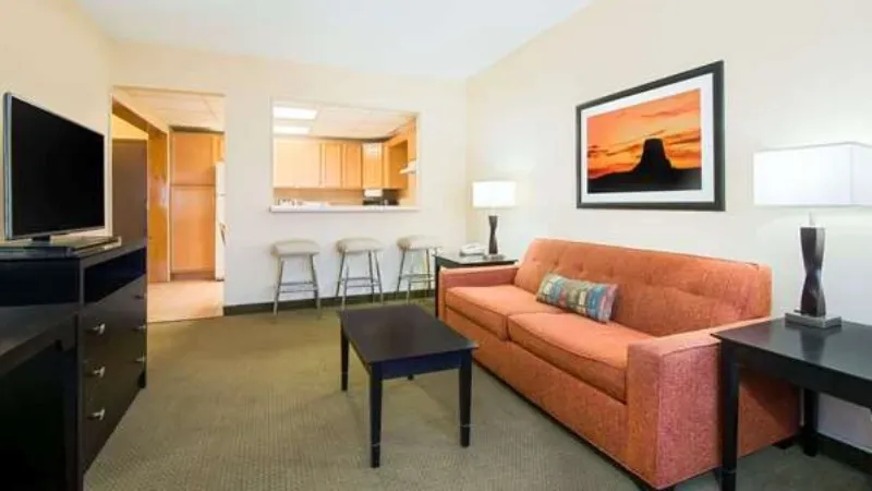 Red Lion Hotel Gillette, room with private jacuzzi, photo 6