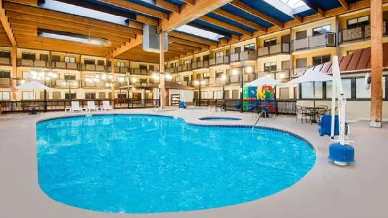 Red Lion Hotel Gillette, room with private jacuzzi, photo 7