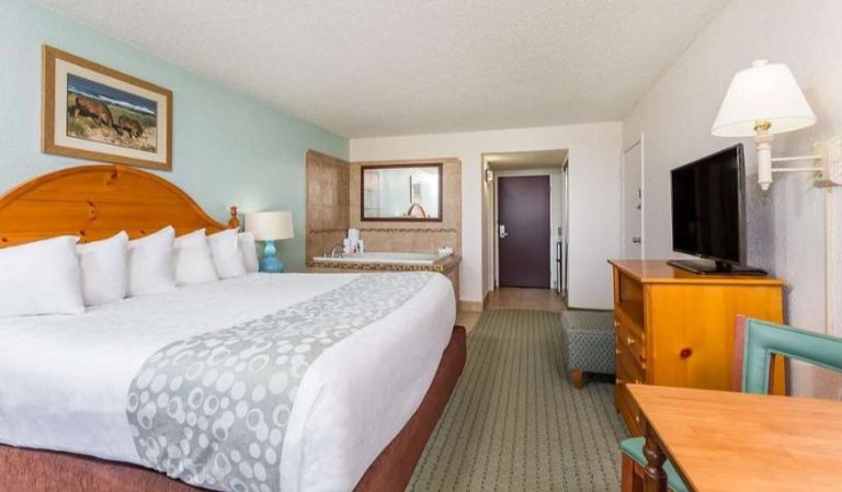 Ramada Plaza by Wyndham Nags Head Oceanfront