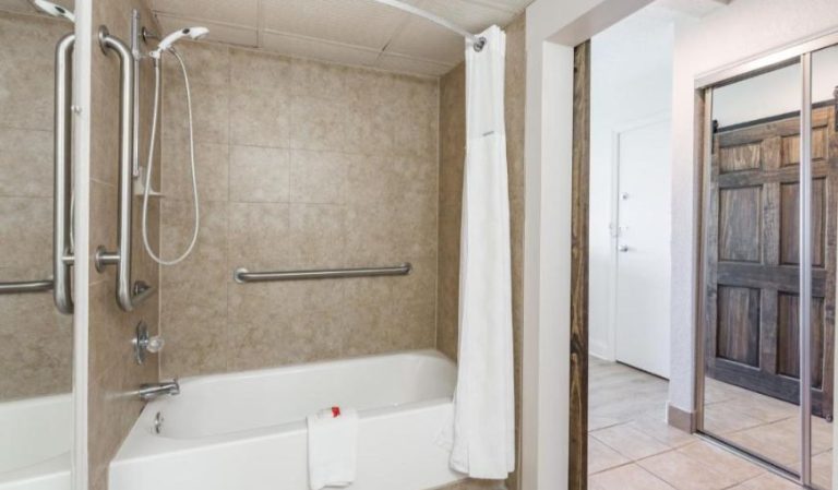 Ramada Plaza by Wyndham Nags Head Oceanfront