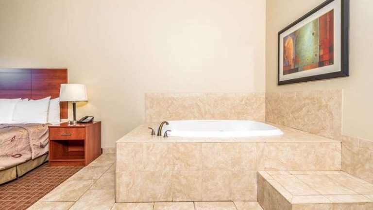 Ramada by Wyndham College Station