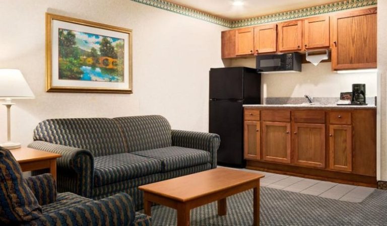 Ramada by Wyndham Kent Seattle Area