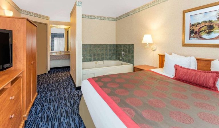 Ramada by Wyndham Kent Seattle Area