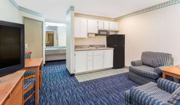 Ramada by Wyndham Kent Seattle Area